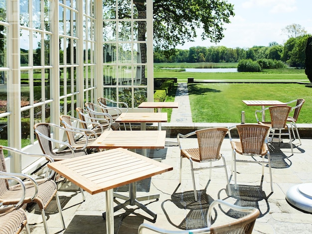 Café terraço parque ao ar livre no verão