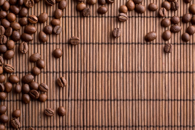 Café tostado en grano de bambú marrón