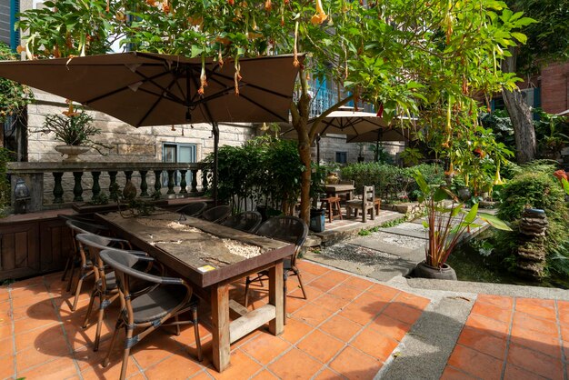 Foto la cafetería en el jardín del hotel