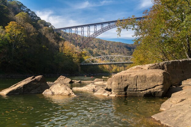 Caiaque na New River Gorge Bridge em West Virginia