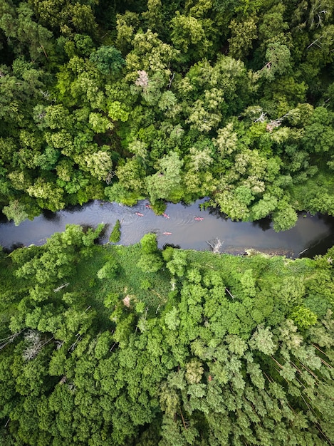 Caiaque no rio Sport no verão Vista aérea da Polônia