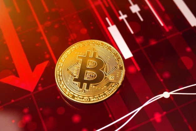 Caída del precio del valor de la criptomoneda de Bitcoin, abajo, gráfico de acciones rojo con flechas en el fondo