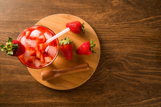 Caipirinha de fresa recién hecha