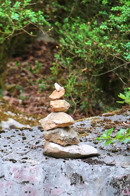 Cairn. Equilibrando pedras, zen, natureza, pedras empilhadas