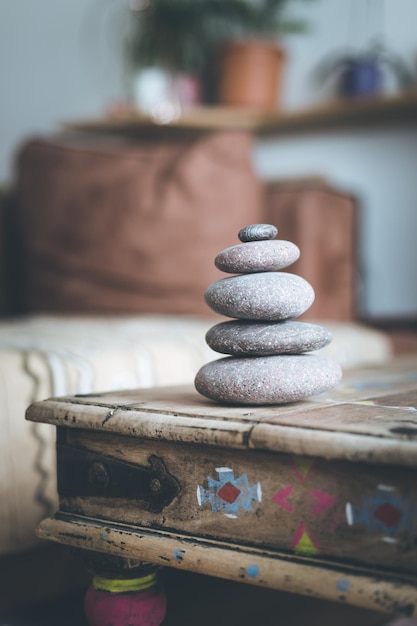 Cairn de Feng Shui Stone en el equilibrio y la relajación de la sala de estar