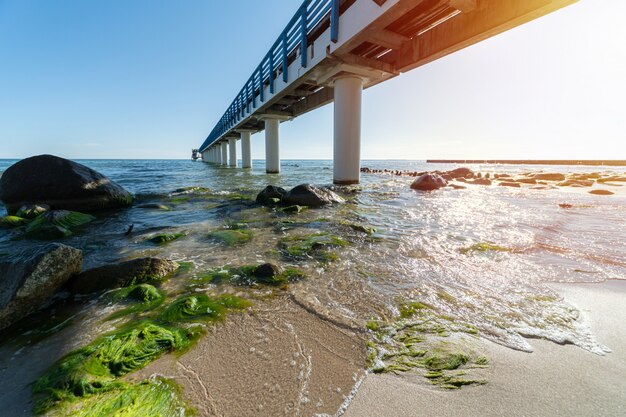 Cais turístico na área da praia