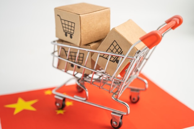 Caixa com logotipo do carrinho de compras e bandeira da china import export compras on-line ou ecommerce financia serviço de entrega loja conceito de fornecedor de comércio de transporte de produtos