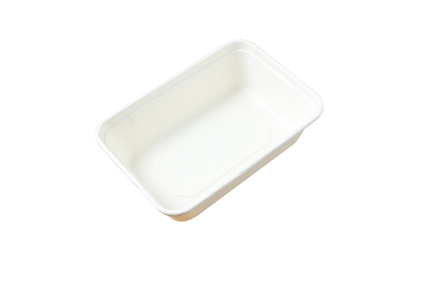 Caixa de arroz vazia isolada em um fundo branco. Caixas de arroz feitas com bagaço reciclado, podem ser biodegradáveis. Caixa refeição para entrega.