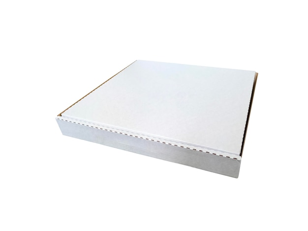 Caixa de papelão fechada em branco branco para pizza isolada no fundo branco.
