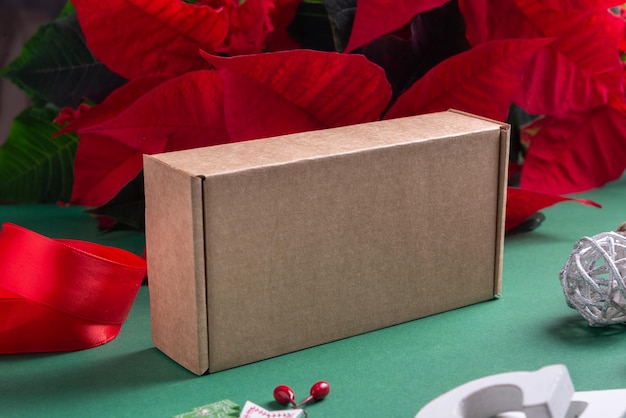 Caixa de papelão marrom para envio de natal