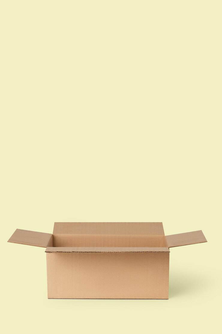 Foto caixa de papelão para encomendas de entrega em um fundo amarelo