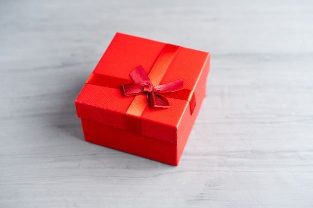 Caixa de presente de feriado quadrado vermelho