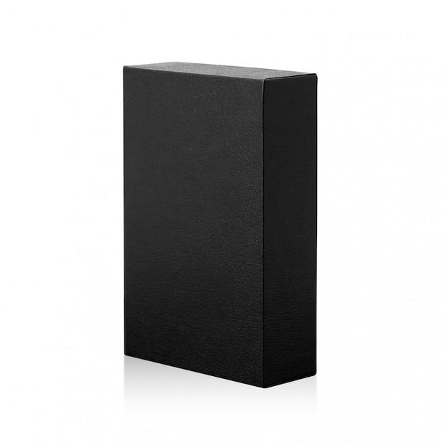 Foto caixa negra isolada no fundo branco. pacote de produto escuro para o seu design.