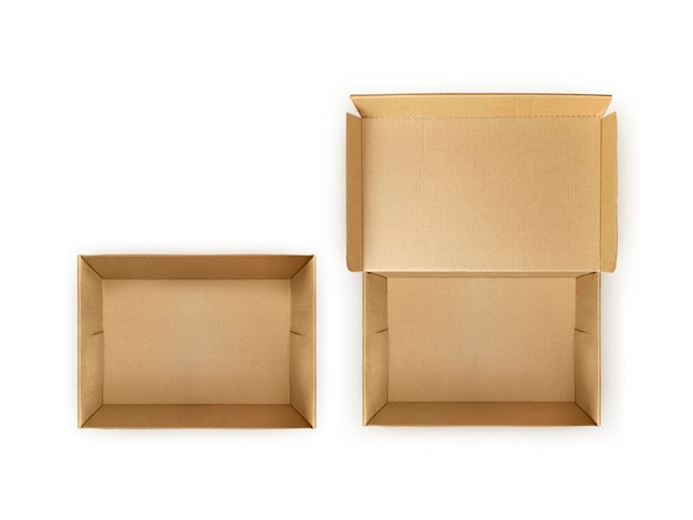 Caixas de embalagem em branco abrem maquete isolada no fundo branco