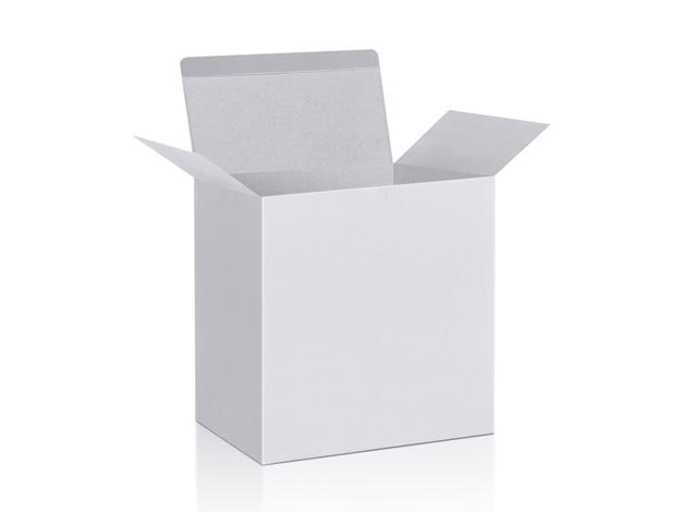 Caixas de embalagem em branco abrem maquete isolada no fundo branco