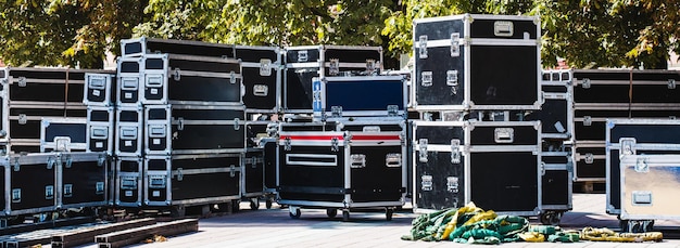 Caixas de equipamento de palco para concerto de verão ao ar livre