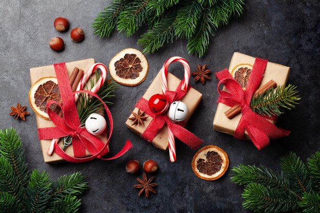 Caixas de presente de natal com decoração artesanal