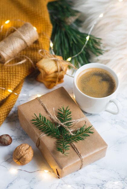 Caixas de presente de natal Decoração Decoração natural Ano novo conceito Pinha Árvore Brunch nozes