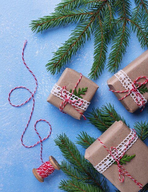 Foto caixas de presente de natal e linha despojado