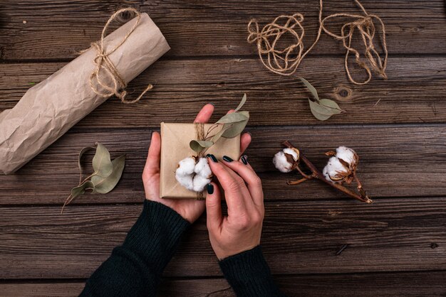Caixas de presente de Natal em embalagem de papel artesanal ecologicamente correta e zero resíduos