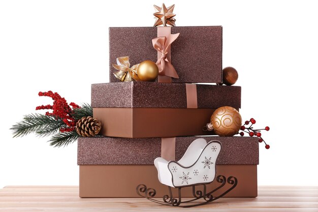 Caixas de presente de Natal, isoladas em branco