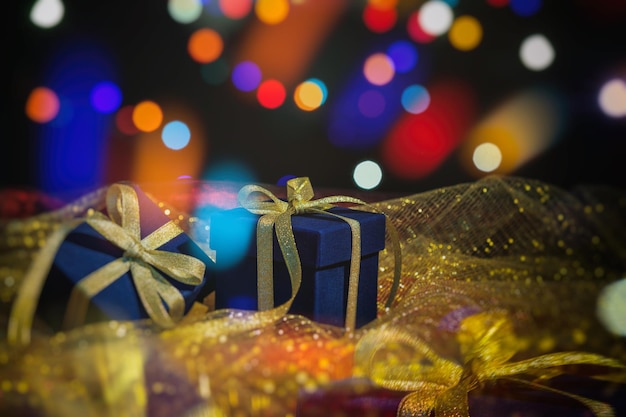 Caixas de presente em fundo de natal