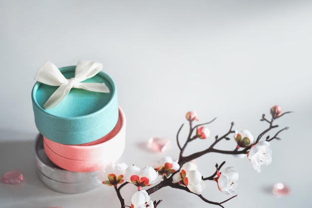 Caixas de presente em tons pastel com flores delicadas presentes para o dia das mães dia internacional da mulher