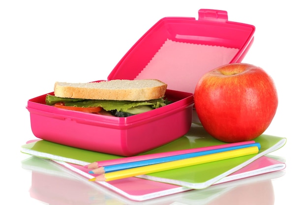 Foto caja de almuerzo con sandwichapple y papelería aislado en blanco