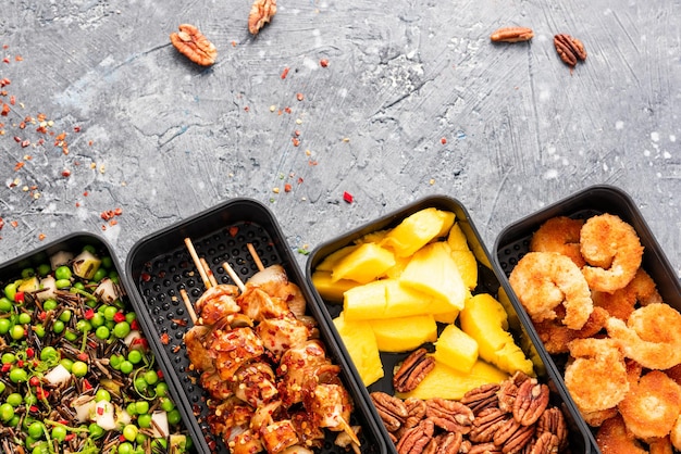 Caja bento o fiambrera con comida saludable para llevar para la oficina o el almuerzo de trabajo