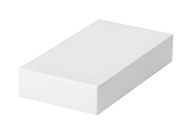 Caja blanca de maqueta aislada sobre fondo blanco