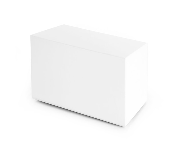 Caja blanca sobre superficie blanca.