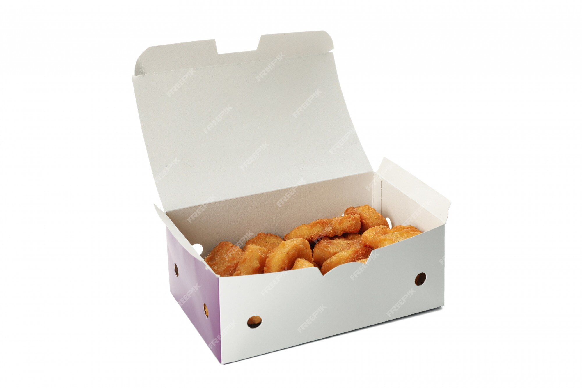 Caja cartón con nuggets de pollo crujiente frito aislado sobre blanco. | Foto Premium