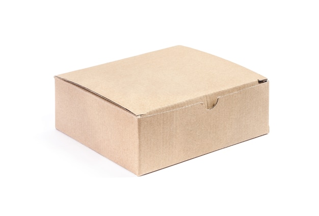 Caja de cartón de papel kraft aislada