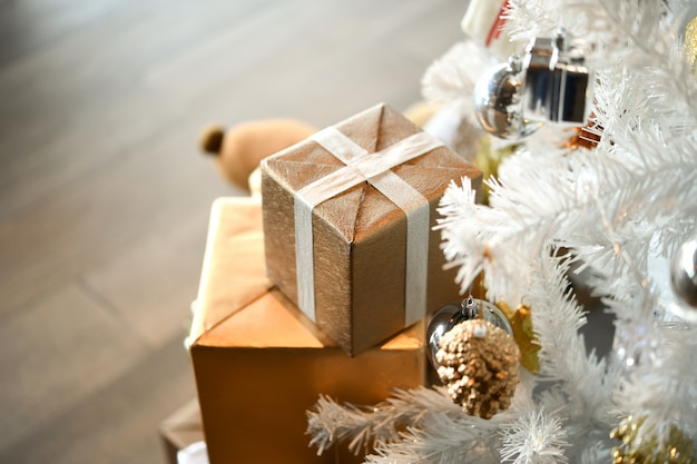 Caja de cedro blanco y regalo para navidad.