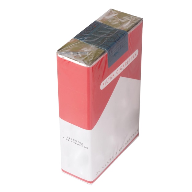 Foto caja de cigarrillos aislada sobre fondo blanco