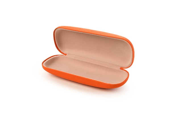 Caja de gafas de cuero naranja sobre fondo blanco.