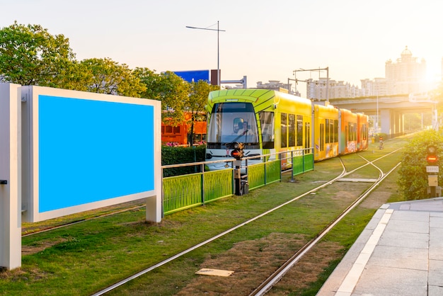 Caja de lámpara publicitaria de la estación de tren ligero del metro