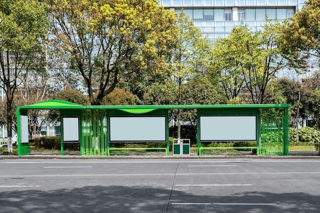 Foto caja de luz publicitaria del cobertizo de la estación de autobuses