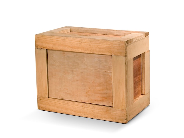 Caja de madera aislada sobre fondo blanco