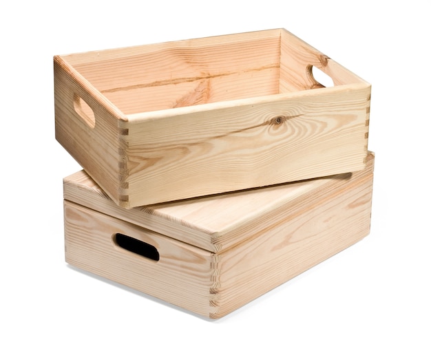 Caja de madera vacía aislado en blanco