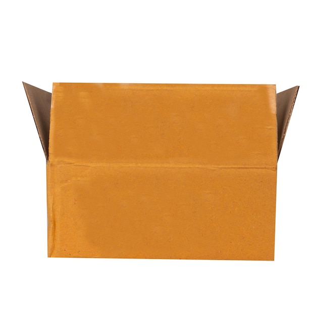 caja marrón abierta aislada sobre fondo blanco