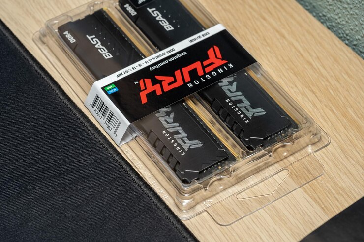 Foto una caja de nuevo kingston fury beast ddr4 3200 ram pinzas de memoria de computadora actualización concepto simple nadie detalle del objeto primer plano del producto disparado piezas de componentes de pc de escritorio