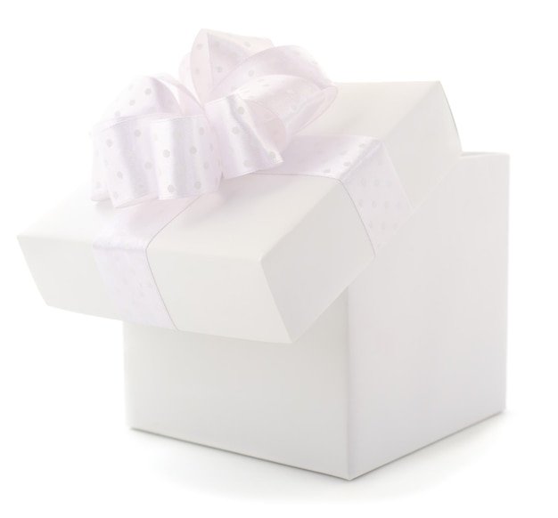 Caja de regalo blanca con cinta blanca.