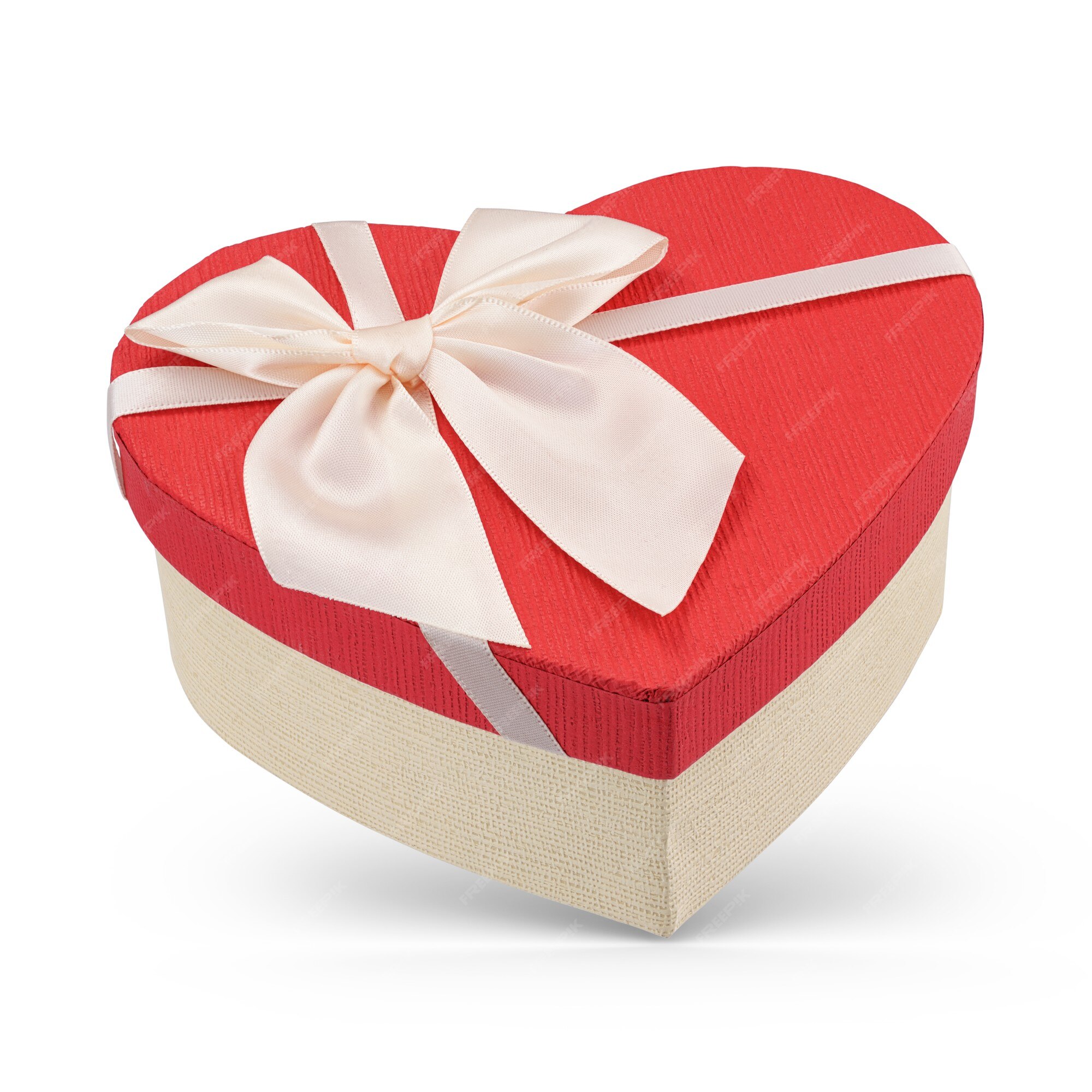 Caja de regalo de cartón en de corazón con aislada | Foto Premium