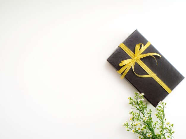 Caja de regalo con flores