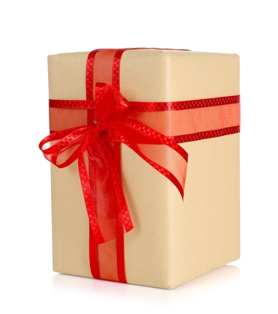 Caja de regalo con fondo de cinta roja. Concepto de navidad