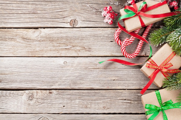 Caja de regalo de navidad bastón de caramelo y abeto