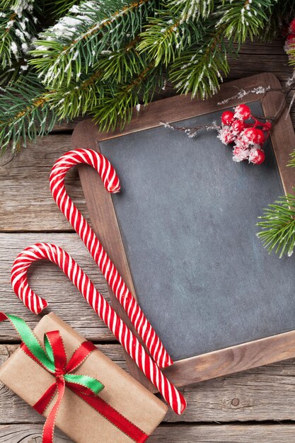 Caja de regalo de navidad bastón de caramelo y abeto