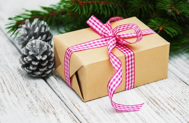 Caja de regalo de navidad y decoraciones