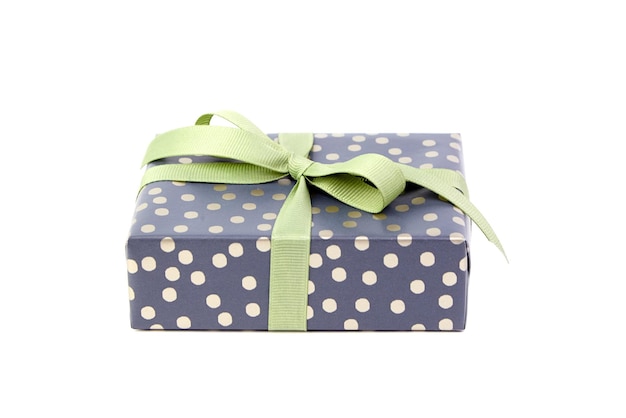 Caja de regalo de navidad con lazo de cinta aislado en blanco Caja de regalo de color verde envuelto para regalo de vacaciones